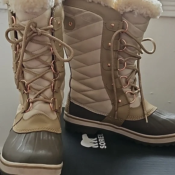 Boots - Picture 2 of 7